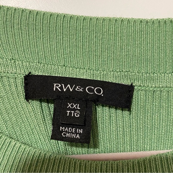 RW&Co Green Knit tank top with Keyhole detail 🌿🥑 - Picture 3 of 4